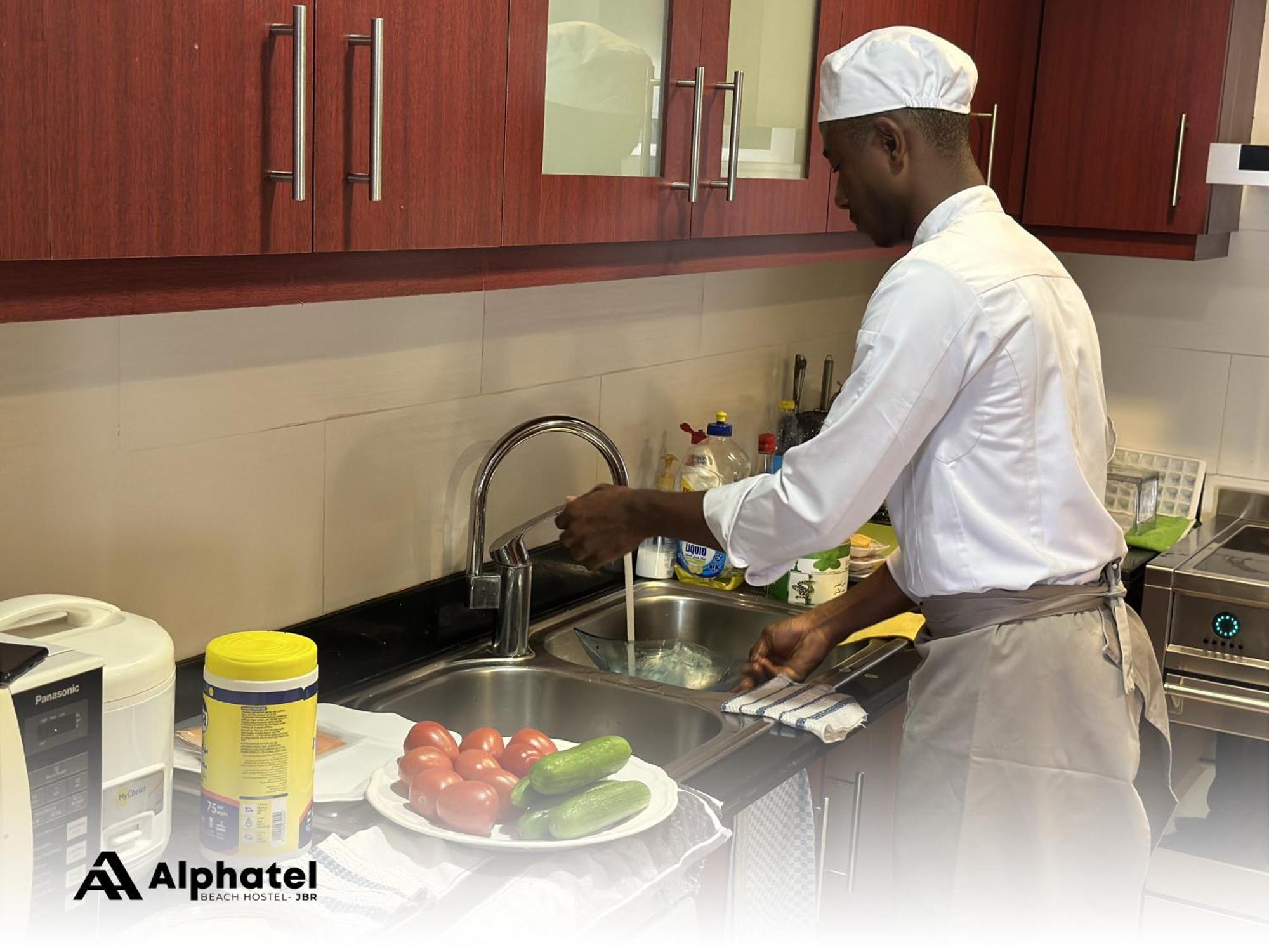 Хостел Alphatel Beach Jbr